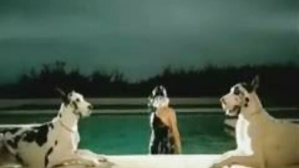 Убава аматерска тинејџерка ебана од неговиот Би-Би-Си во автомобилот