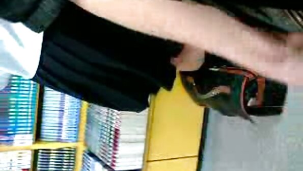 Busty Blanch Bradburry тупаница ебана од убава млада лезбејка