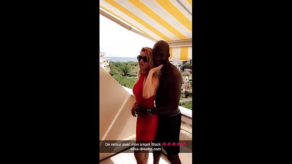 Русокоса канцелариска работничка сака да се ебе на работното место