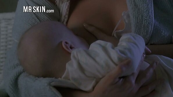 Буцкаста црвенокоса баба е опустошена од млада обетка