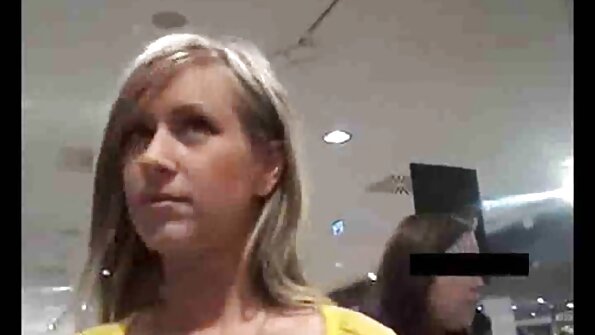 Плавуша која сака старци ја става устата на неговиот пекер