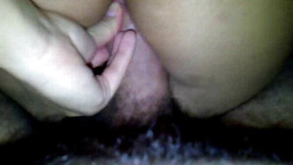 Бринета со секси плен е суспендирана во воздух и ебана