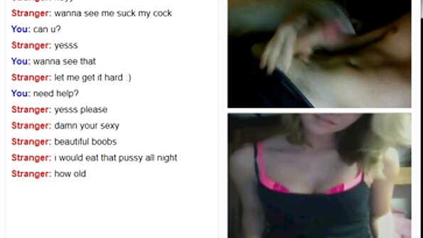 Пиле што ги носи црвените чорапи, лиже голем пекер