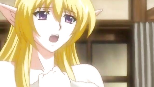 Милф ја лижат нејзината влажна пичка додека игра кошарка