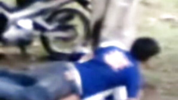 Бимбо вежба и се ебе во теретана со нејзиниот тренер