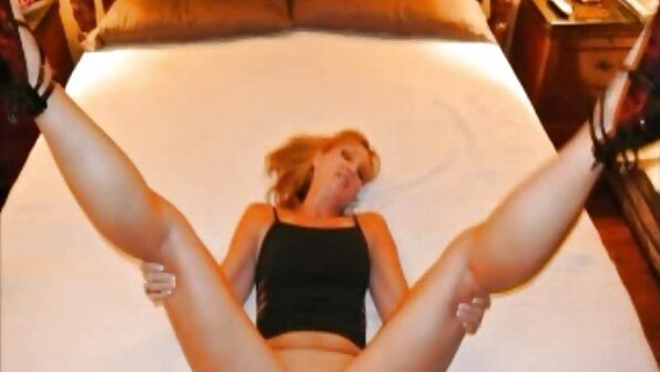 Прекрасната руска порно старлета има потреба од дебел кур до нејзиниот стегнат задник