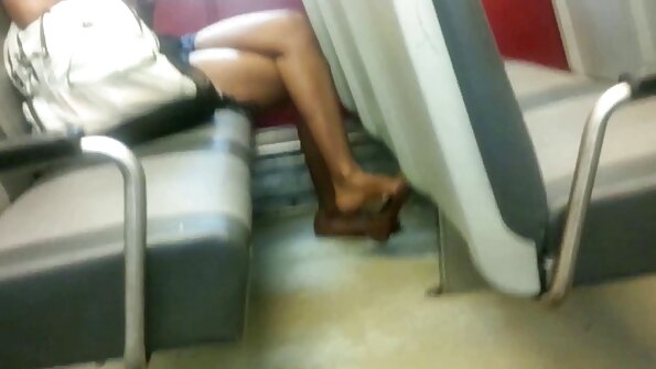 Секси нимфо со прекрасен задник е заебана на масата за билијард