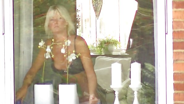 Кучка со ремче навистина длабоко ја еба својата жешка пријателка