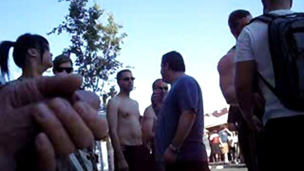 Жешка жена добива нејзиниот задник обожуван од страна на нејзиниот голем љубовник од страна на неговиот кур