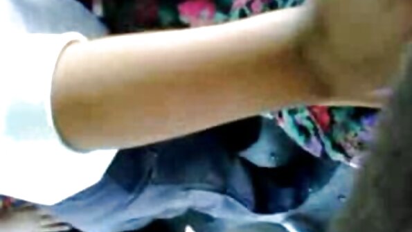 Црвенокосиот што сака да се мачка со масло јава голем кур