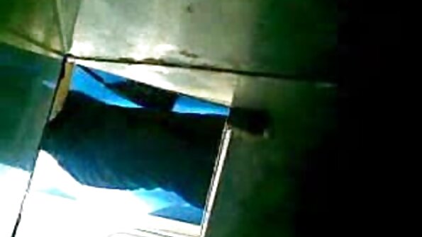 Малата секси Венди ѝ ја лижат пичката и ја наполнуваат