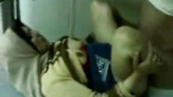 Неверојатна секс сцена на силен пастув и витко пиле