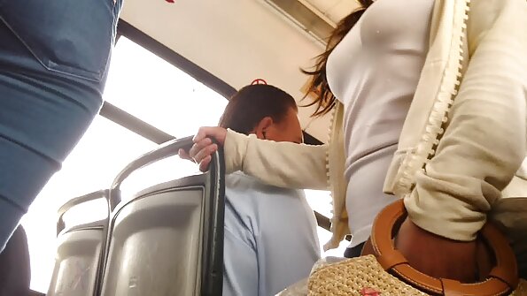 Бринета курва сака огромен чоколаден донг до нејзиниот тесен шупак