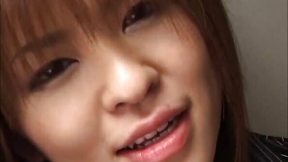 Брадестиот човек се претвора во љубител на слабата платинесто русокоса полусестра