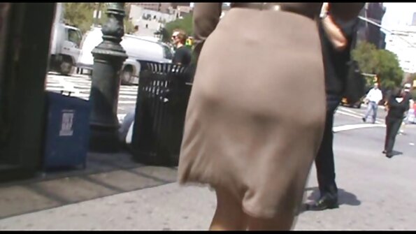 Бујната пума ја изложува тајната на кунилингусот на бебето со темна кожа