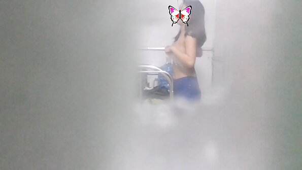 Слатко и откачено девојче ѝ го ебе мажот во задникот