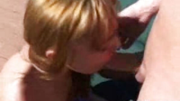 Бринета сукубус со тетоважи се обидува со меѓурасни гангбанг